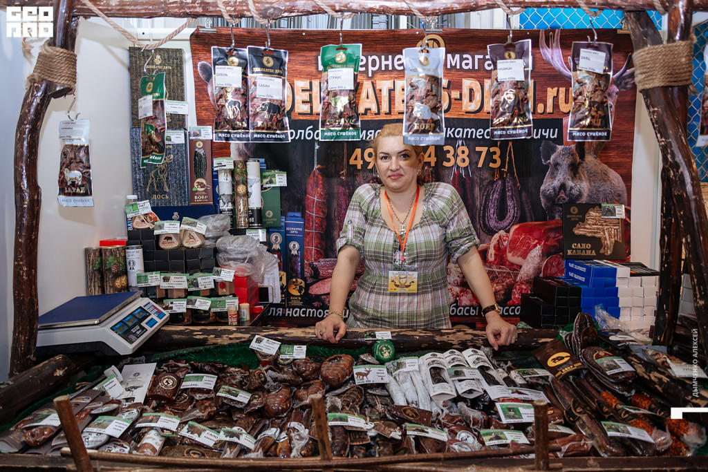 подарочный набор "с дичью". мясные деликатесы подарочные наборы. колбаса из страуса. дичь магазин. лавка дикого мяса.